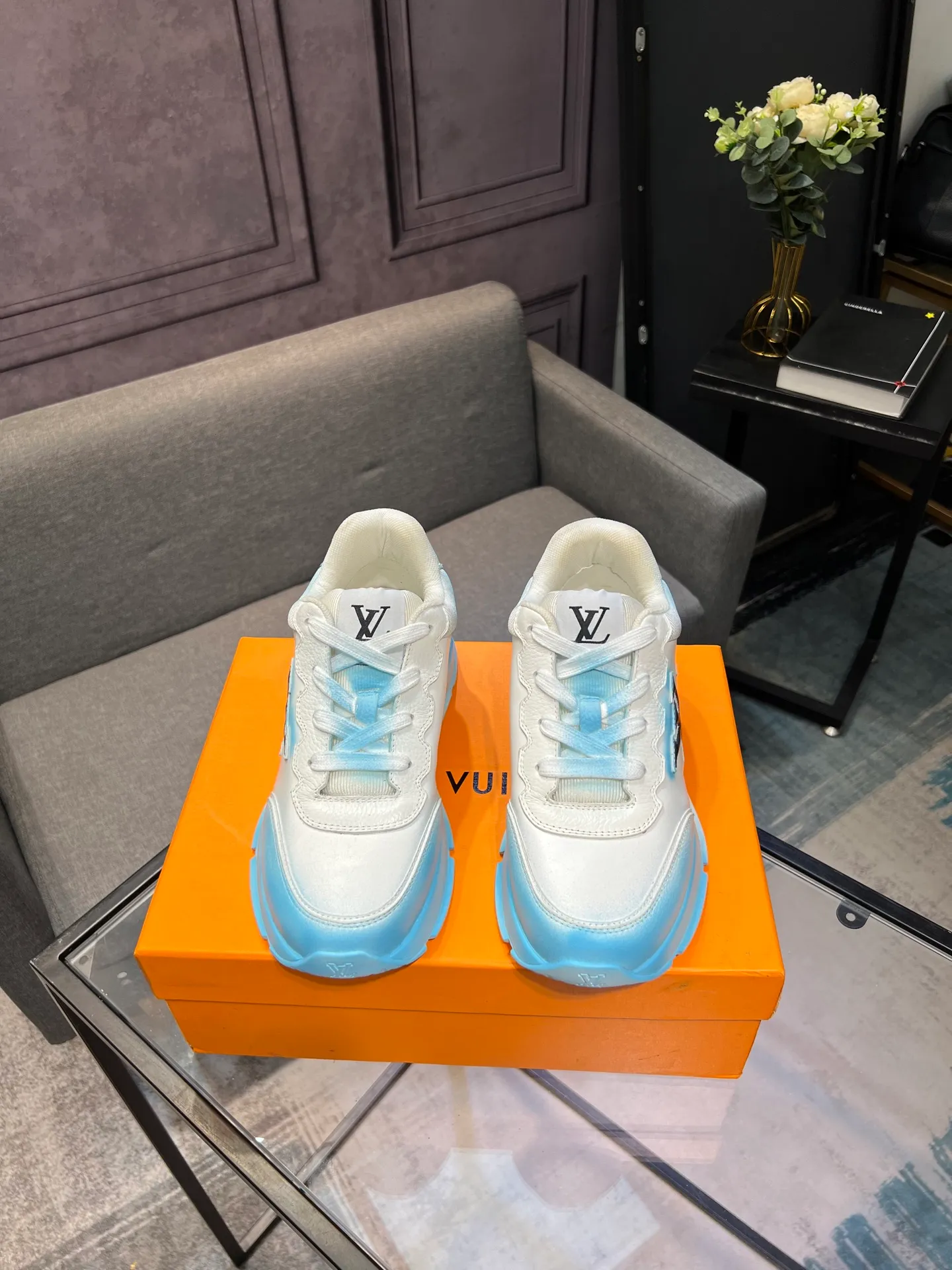 Men's shoes 💰760 LV | Louis Vuitton 2025𝐬𝐬 Spring and summer new styles, couples' models, men's models come out first. The counter focuses on the latest casual shoes. Hard goods are new🆕 ❥Purchase level! Full of high-end feel! A popular model among bloggers at home and abroad, it’s retro and fashionable and looks amazing on your feet! Wear a lot of happiness! Mainly recommended model on the official website★ ▪️Upper: Original custom-made imported calfskin fabric ▪️Inner lining: breathable gauze imported from Italy ▪️Outsole: rubber foam ➕tpu high-end outsole ▪️Shoe size: 36-44 (customized for 45 and 46)